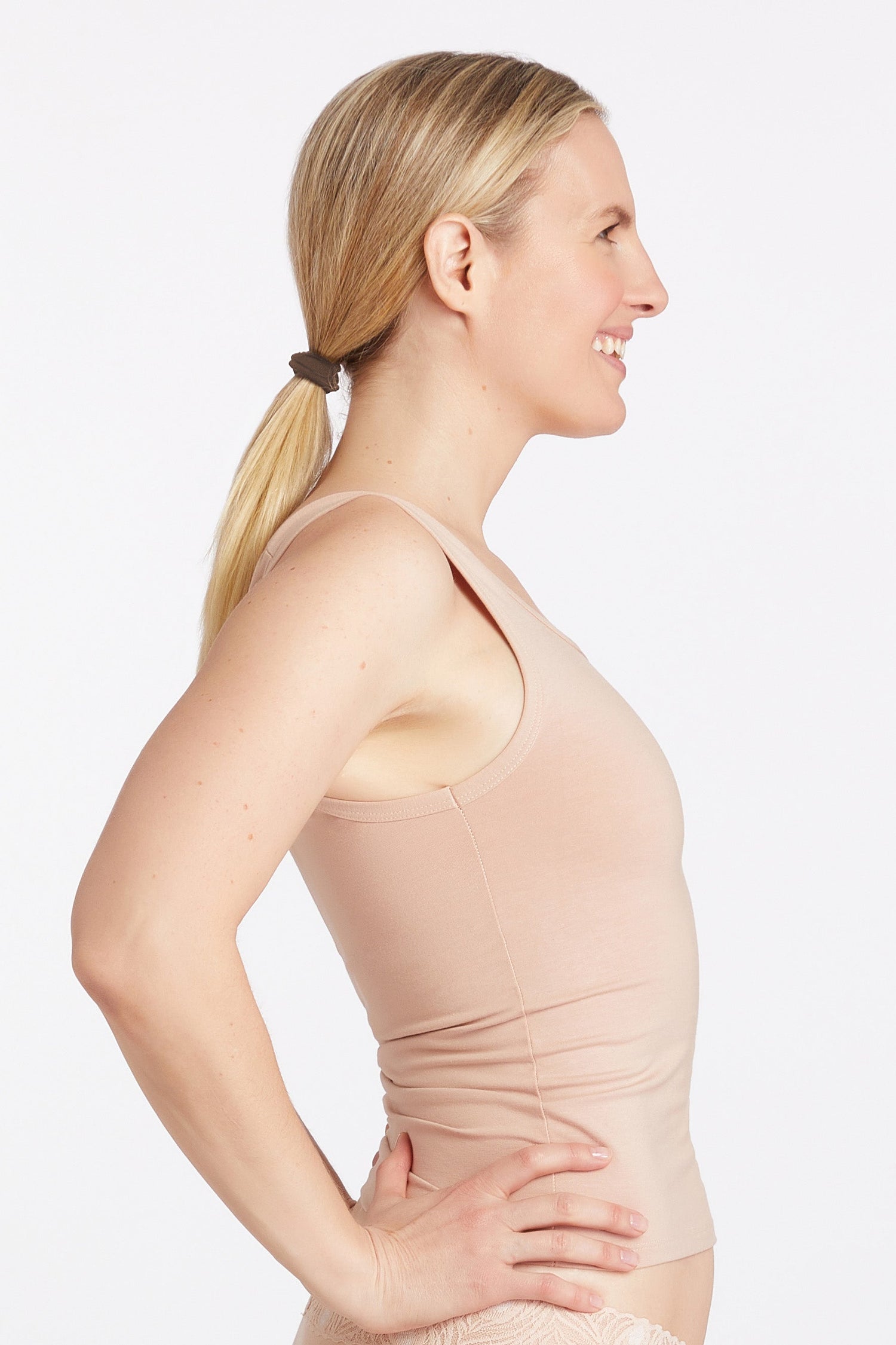 woman in dune beige classic tank from camofleur